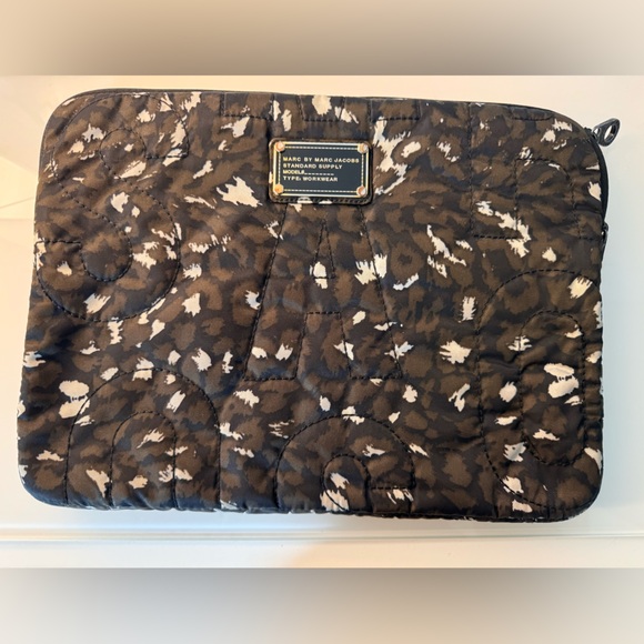 Marc By Marc Jacobs Handbags - Marc by Marc Jacobs 13inch laptop bag in floral print padded black y2k vintage